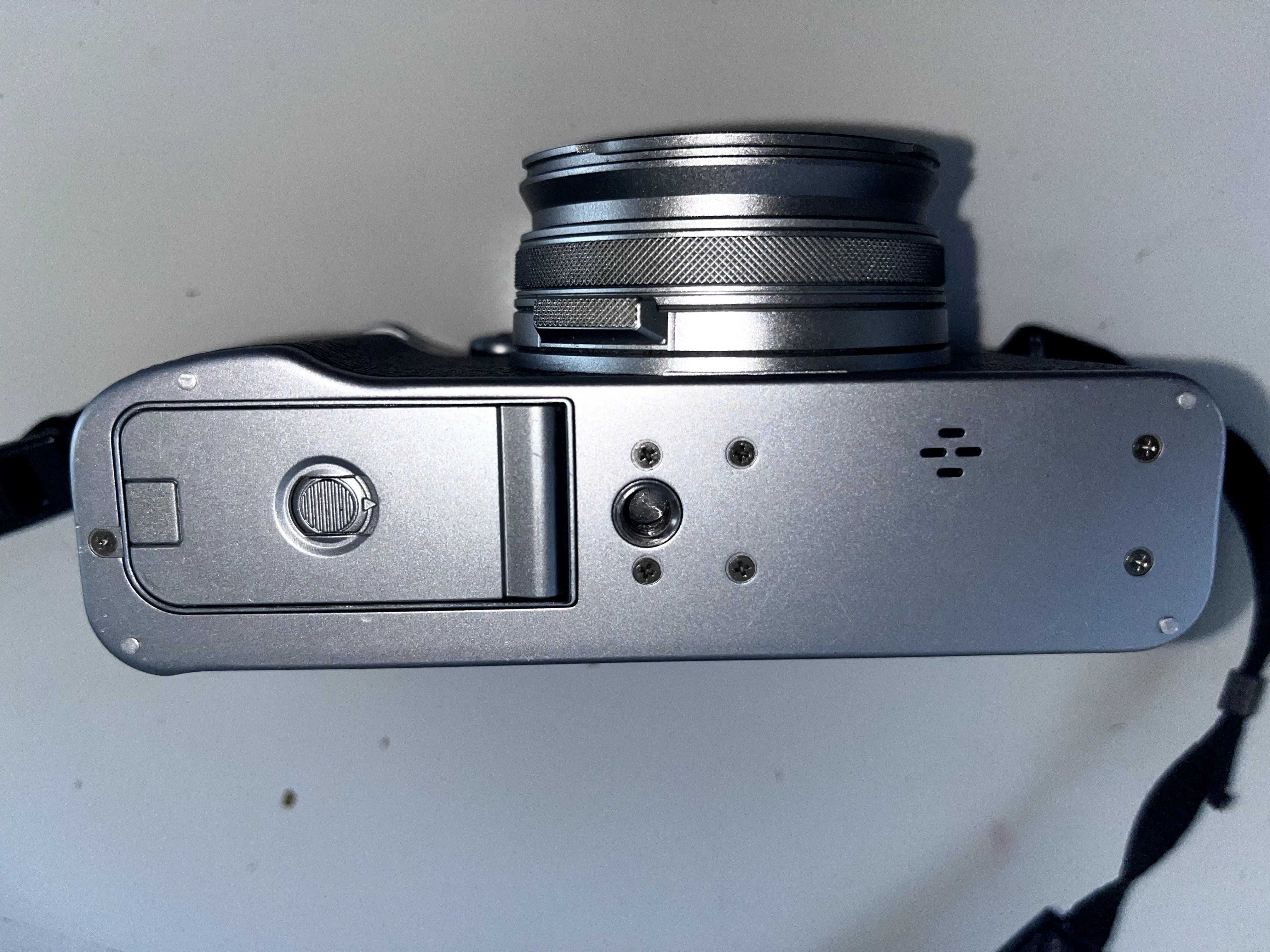 Фотокамера Fujifilm x100v silver + бленда оригінальна