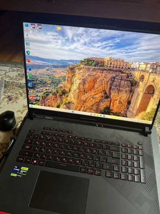 Ігровий ноутбук asus rog strix g18