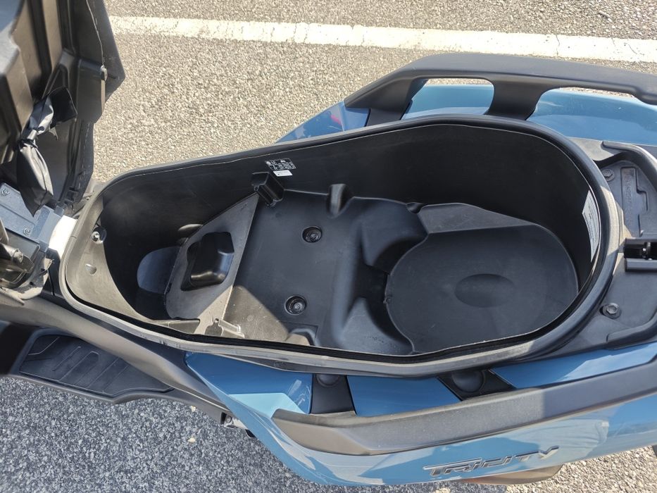 Yamaha Tricity 300 – 39 000 km – vidro alto + vidro standard