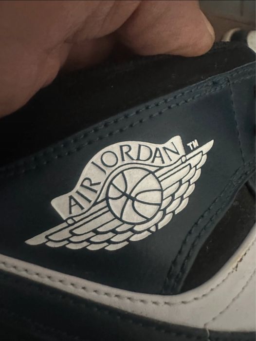 Nike Air Jordan 1 Mid originais, tamanho 43