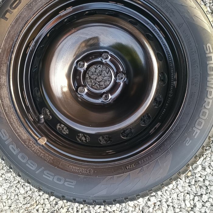 Koła 4 x felgi stalowe 16" z 2024 + opony zimowe Nokian 2024