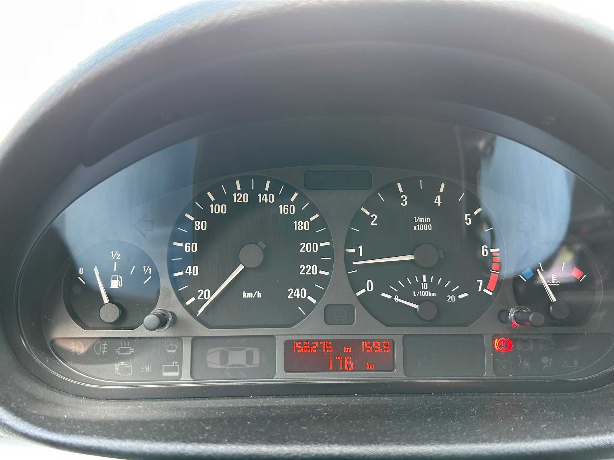 BMW 346 L 2.0 – 1999 – Preto – 157.000 km
