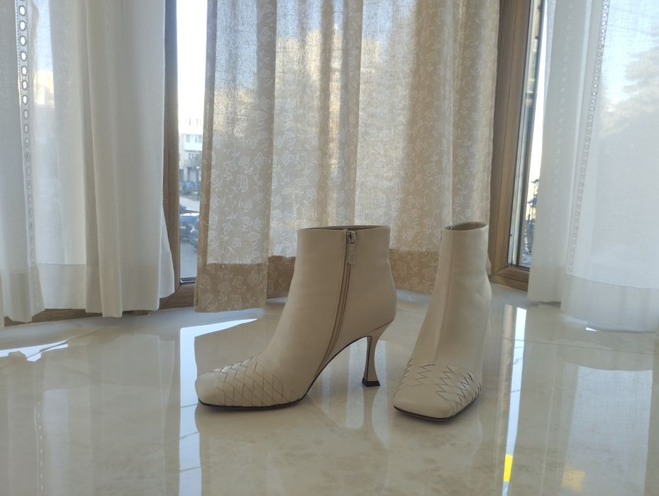 Нові напів чобітки 38-39 шкіряні