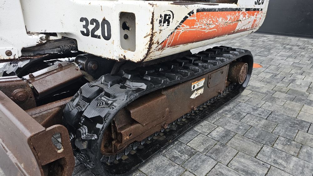 Minikoparka Bobcat 320