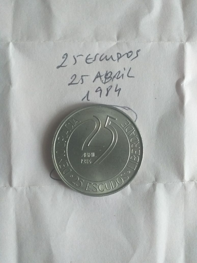 Moedas dos anos 80 e nota