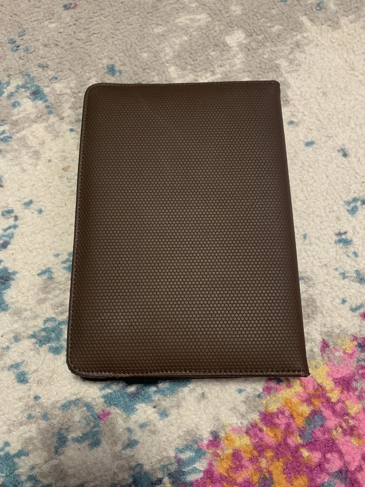 Nowe etui na tablet 10cali. Z przegrodami