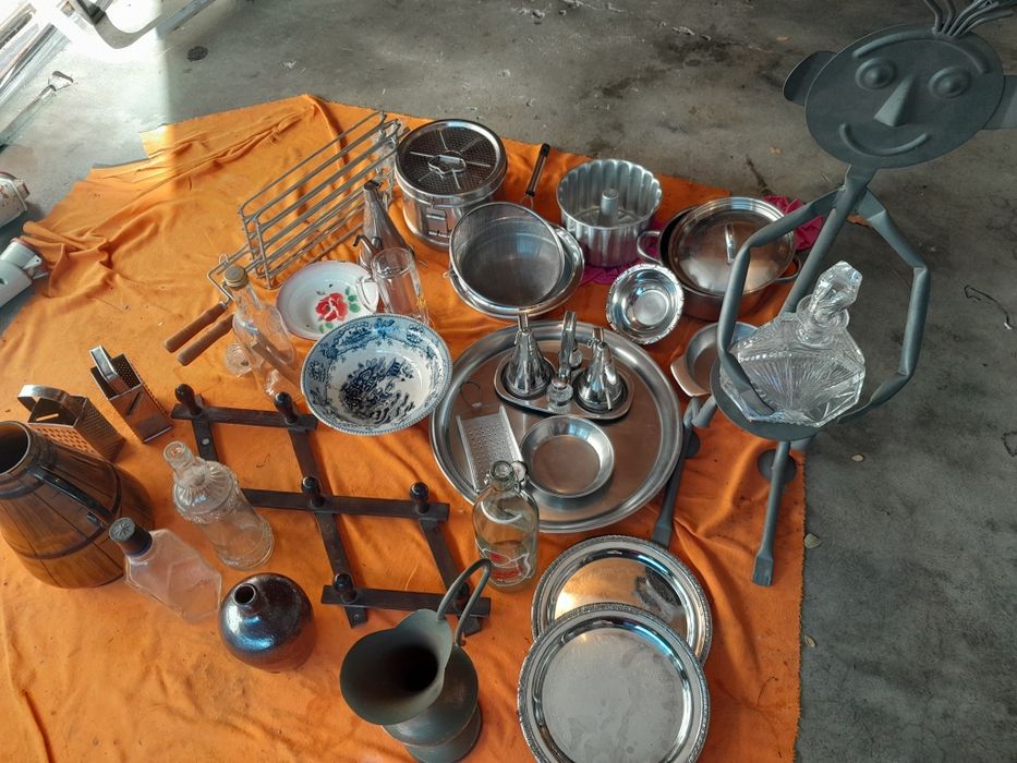 Louças e outros Utensílios de cozinha usados . Garrafas. E muito mais