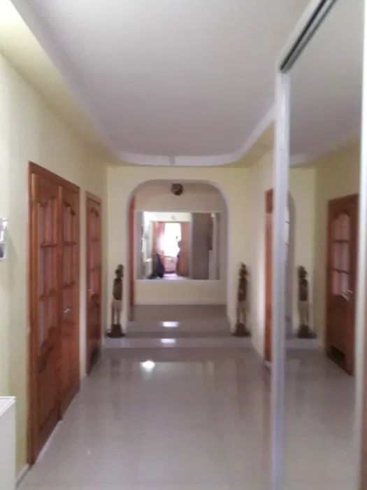 Продам розкішний будинок в центрі міста.