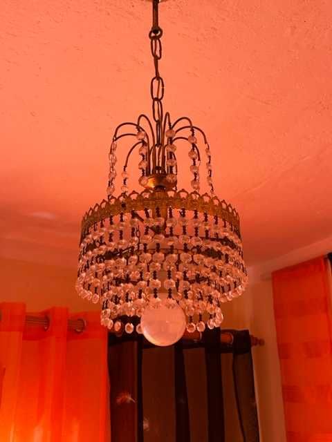 Candeeiro de teto antigo em bom estado