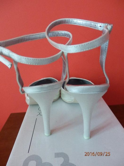buty damskie Menbur białe satynowe do ślubu