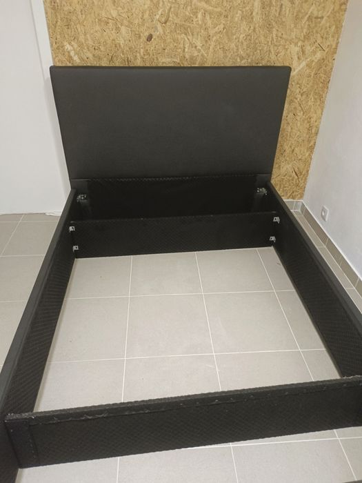 Cama Casal muito bem 140*190 não tenho colchão