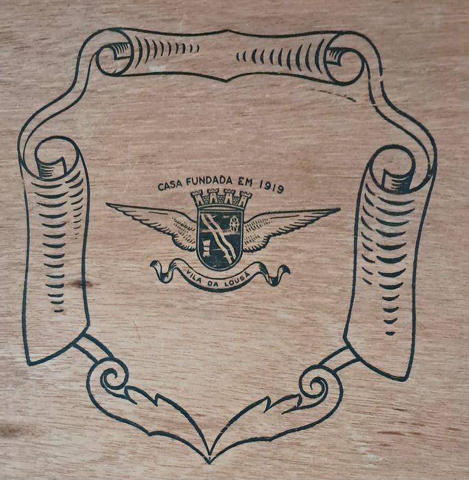 Caixa de madeira licor beirão
