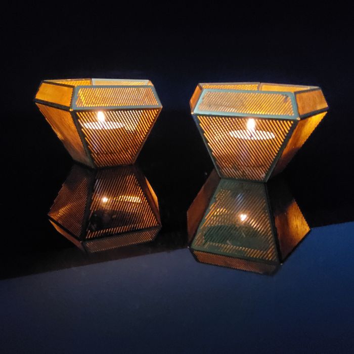 Dwa swieczniki w kolorze mosiądzu Tom Dixon, tea light, seria Eclectic