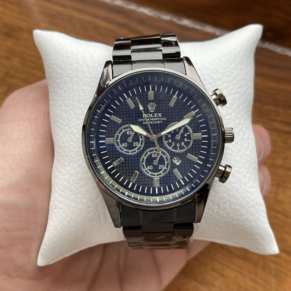 Чоловічий годинник Rolex чорного кольору на браслеті
