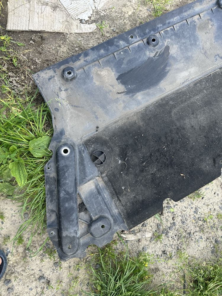Захист двигуна audi a4 b9,a5 b9,8w0863821D