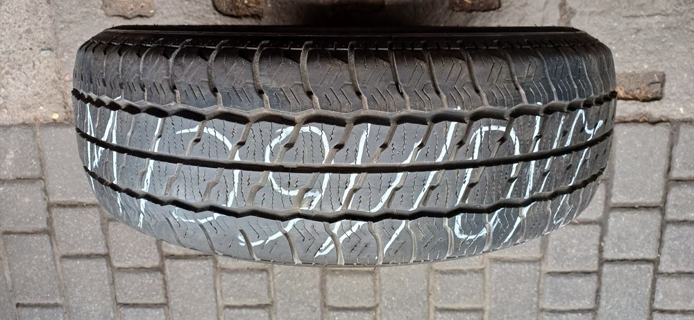 MAXXIS 215/65R16C 109/107T 8PR , pojedyńcza opona wielosezonowa .