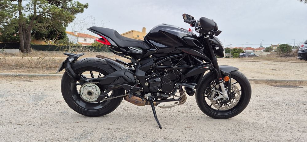 MV Agusta Dragster 800R de 2025