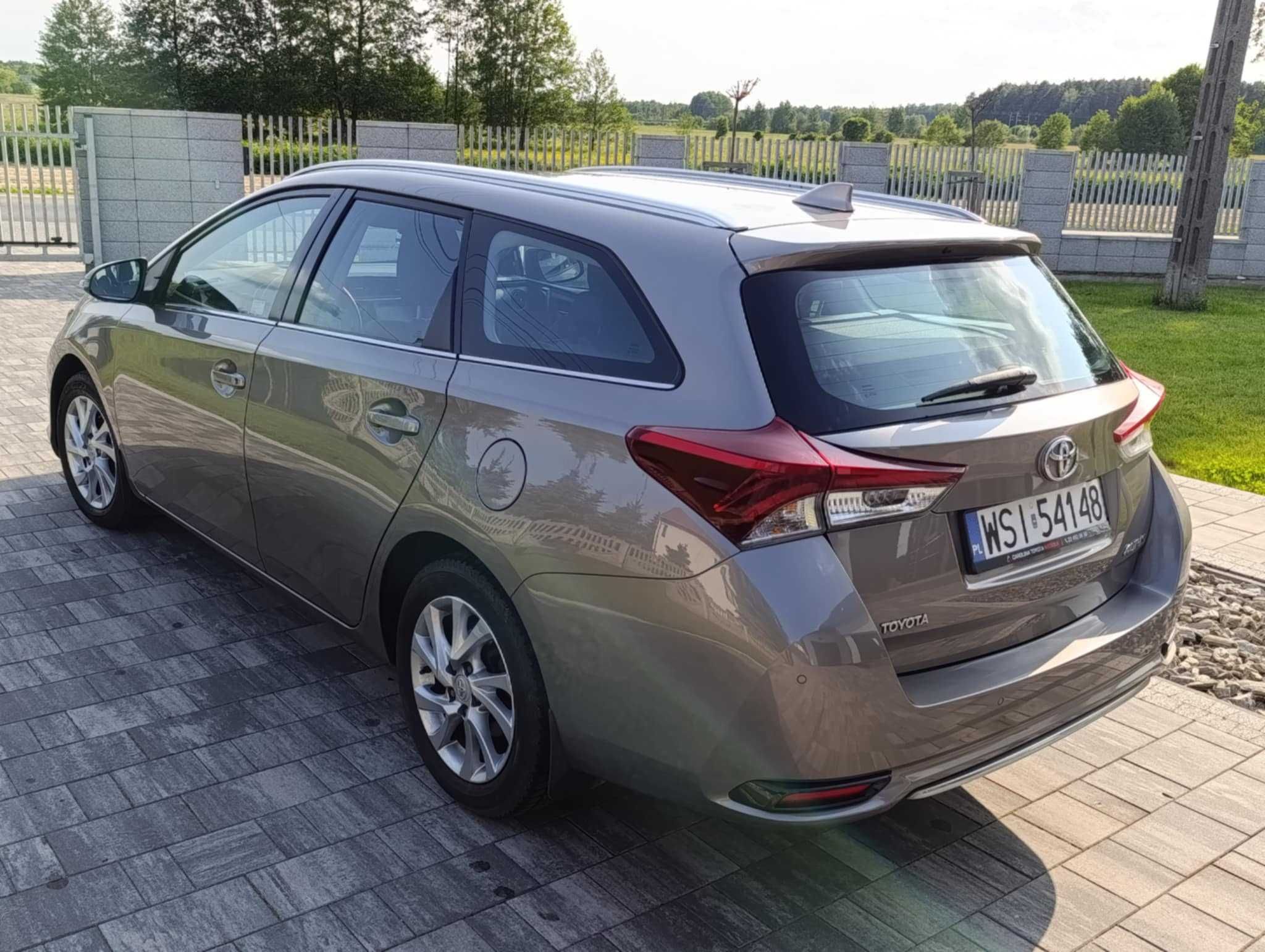 Toyota Auris II po liftingu, 1.6 benzyna 132KM, 2015 r Salon Polska