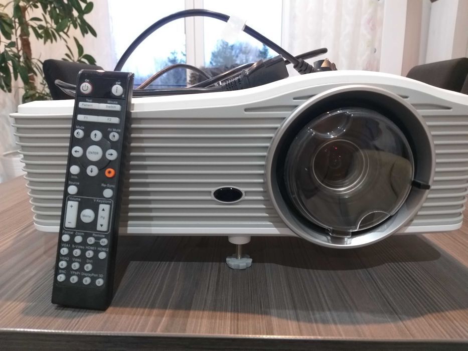 Sprzedam projektor optoma x 515  lub zamienię na JBL Partybox 1000