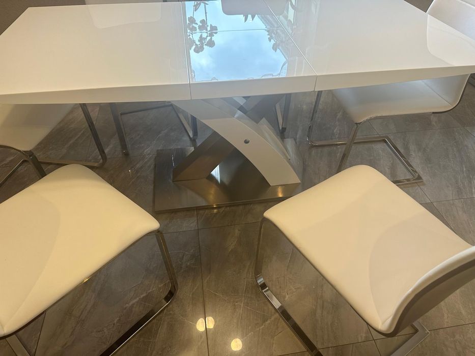 Stół i 6 krzeseł firma Paged, biały połysk