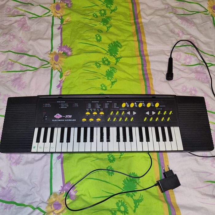Синтезатор 3738 з мікрофоном