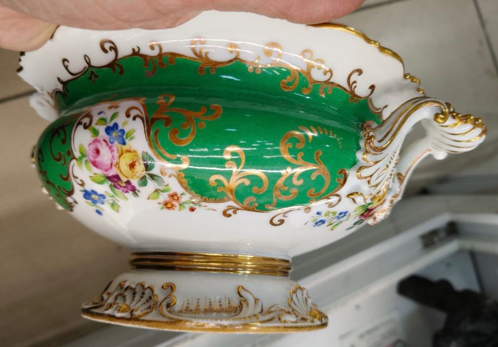 Порцелянова супниця ) на тарілці від Jacob Petit