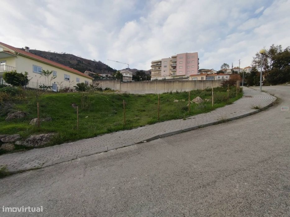 Lote de Terreno - Vila do Carvalho