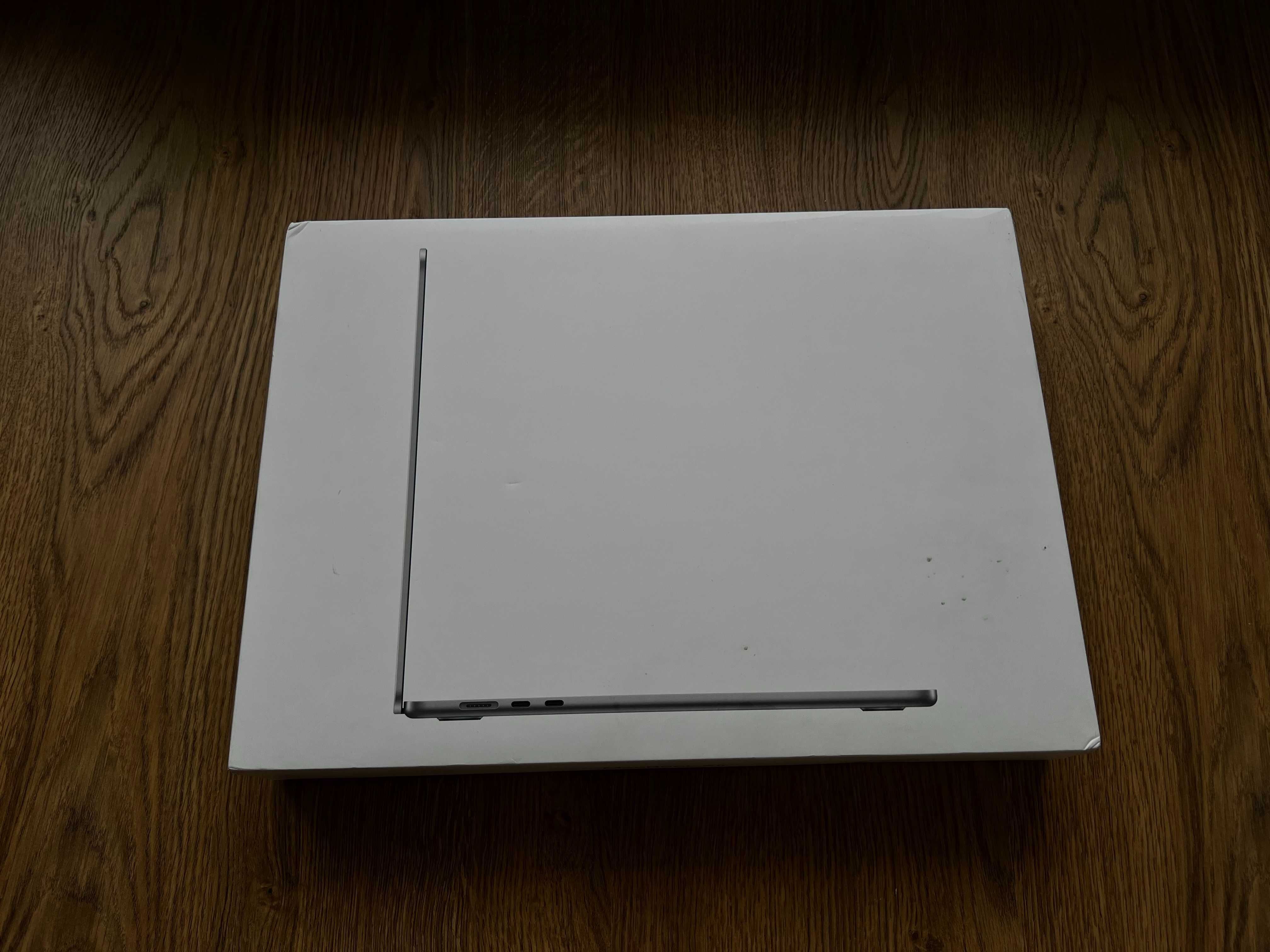 MacBook Air M2 15 8/256 Srebrny 10/10 - bat100%