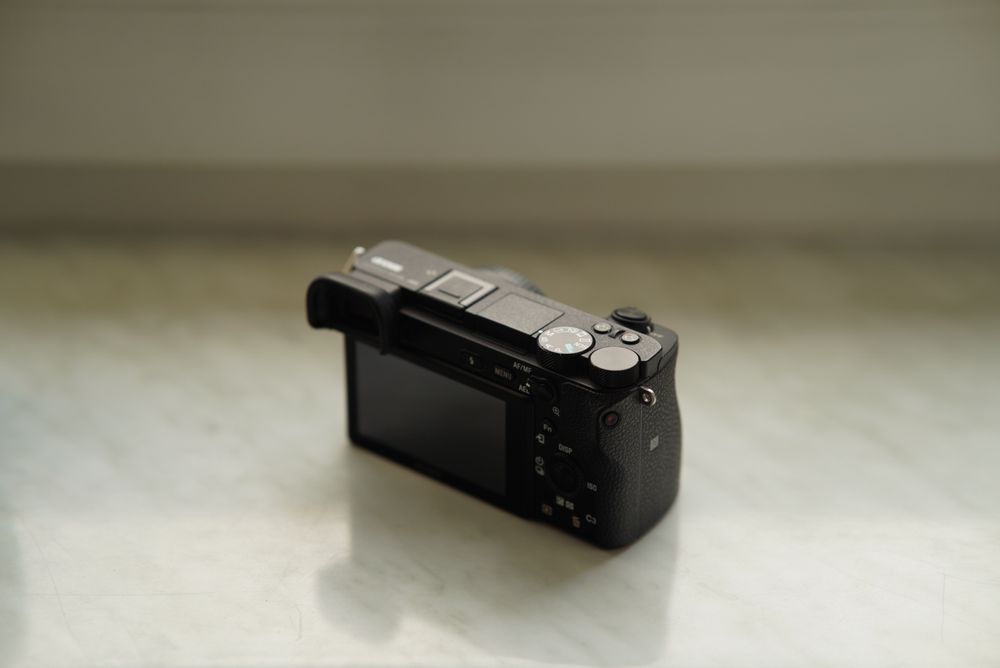 Zestaw Sony A6500 z obiektywem Viltrox 85 mm f/1.8 + akcesoria