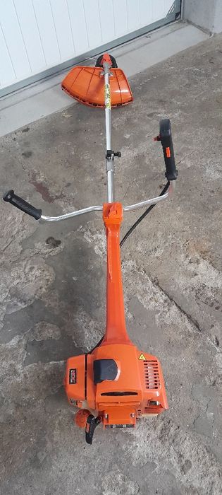 Kosa spalinowa firmy NAC.