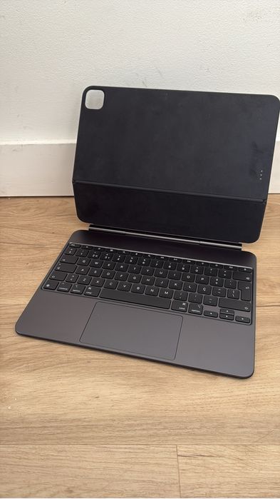 Apple magic keyboard ipad 13”