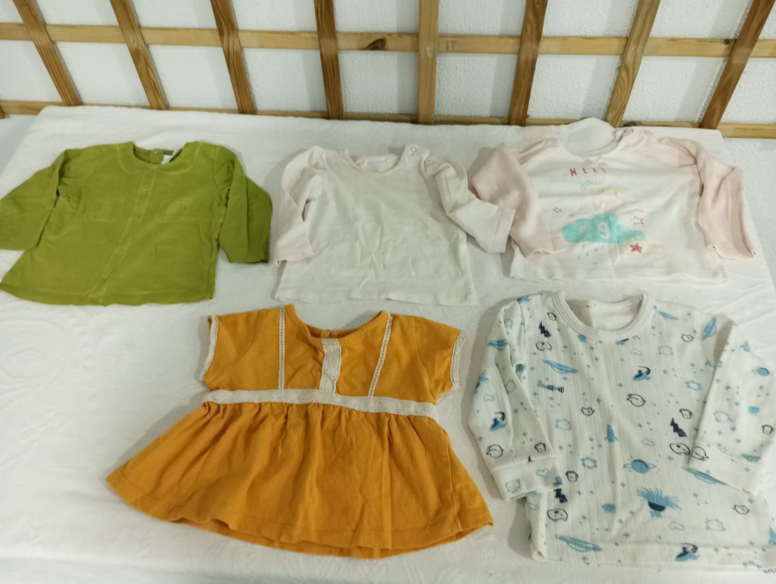 Roupas de bebés e crianças. 2 € cada