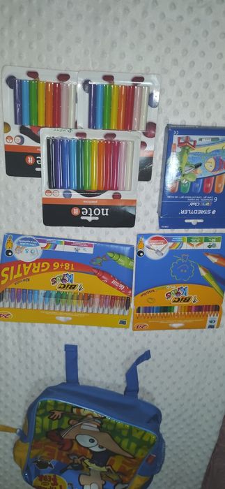 Material escolar com oferta de mochila