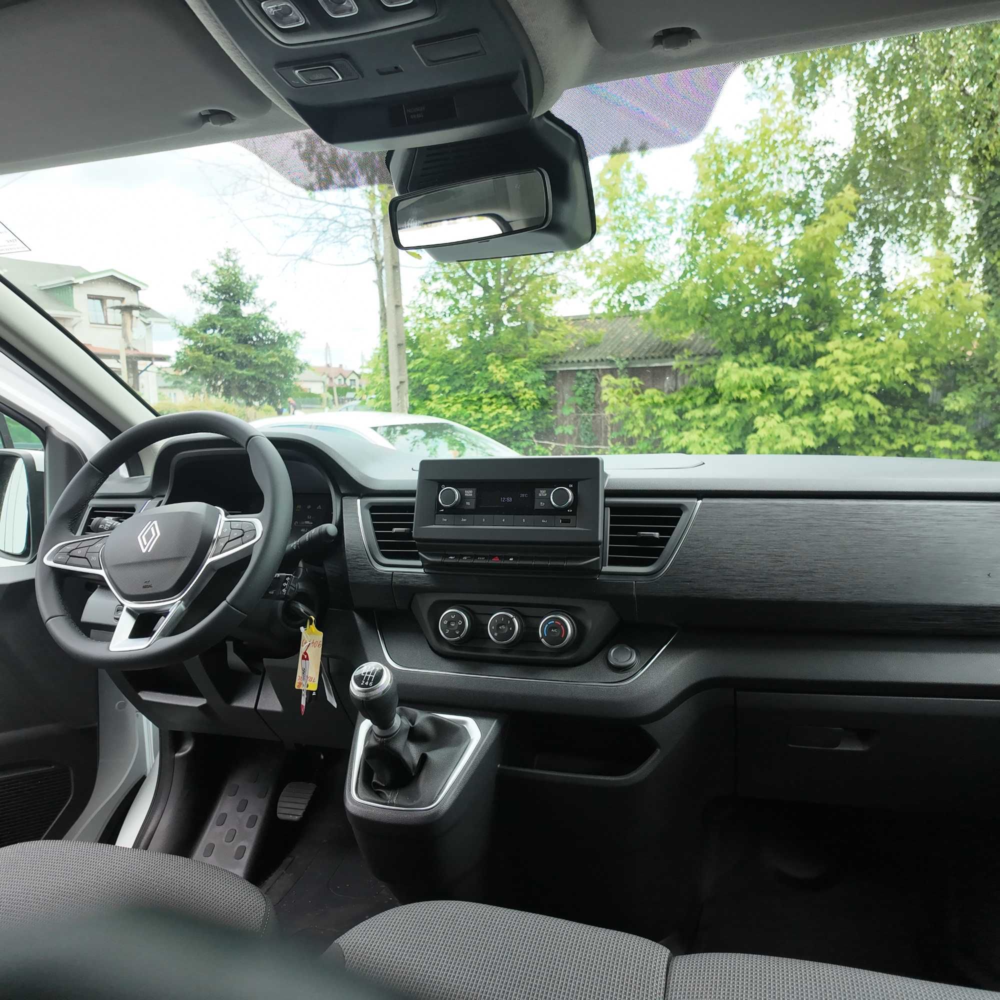 Wynajem busa 7,8,9 osobowego wypożyczalnia aut Renault Trafic