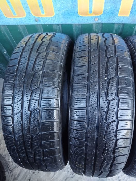 Пара зимових шин Nokian 235/65/17