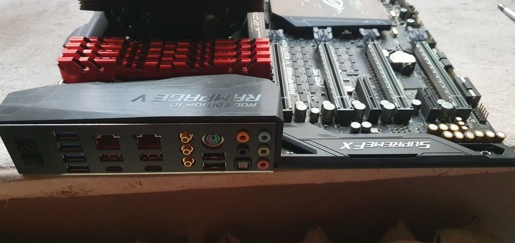 ASUS ROG RAMPAGE V EDITION 10 z procesorem i7-6850K Ram 48 GB