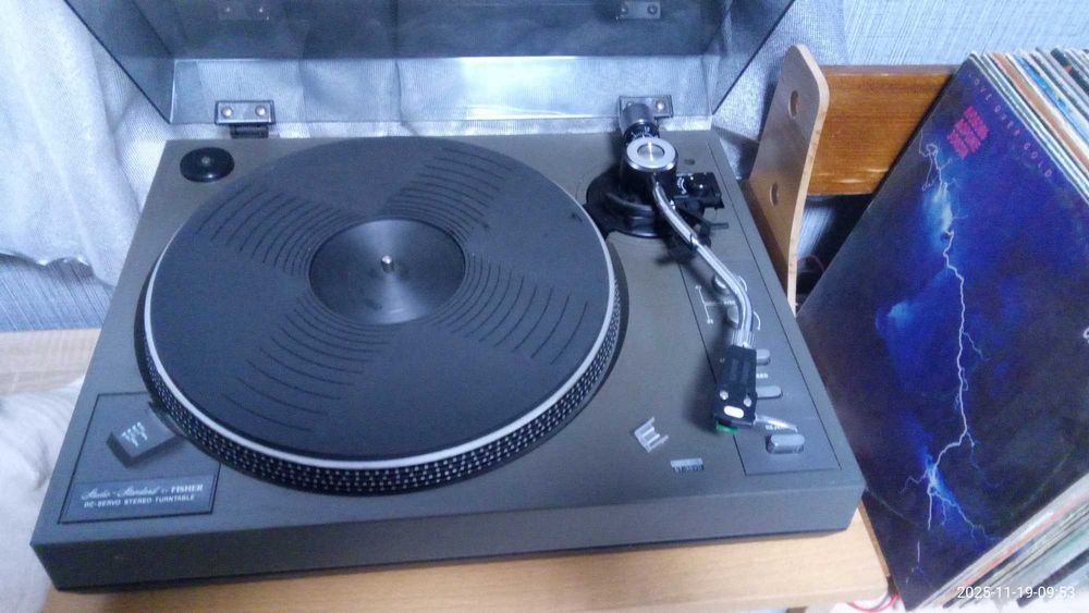 Проигрыватель виниловых пластинок Fisher MT-6211