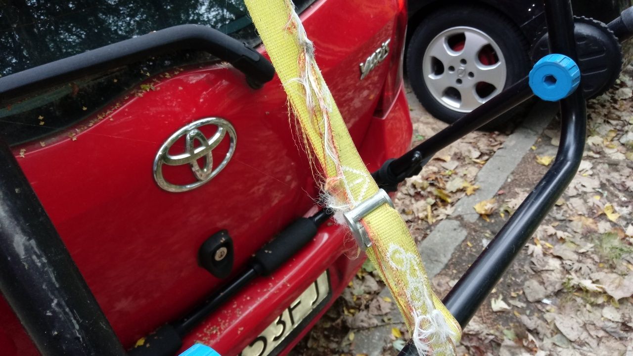 Bagażnik samochodowy na trzy rowery.