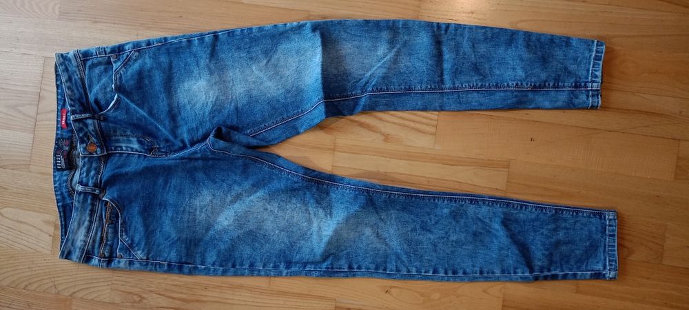 Spodnie młodzieżowe jeansy nowe