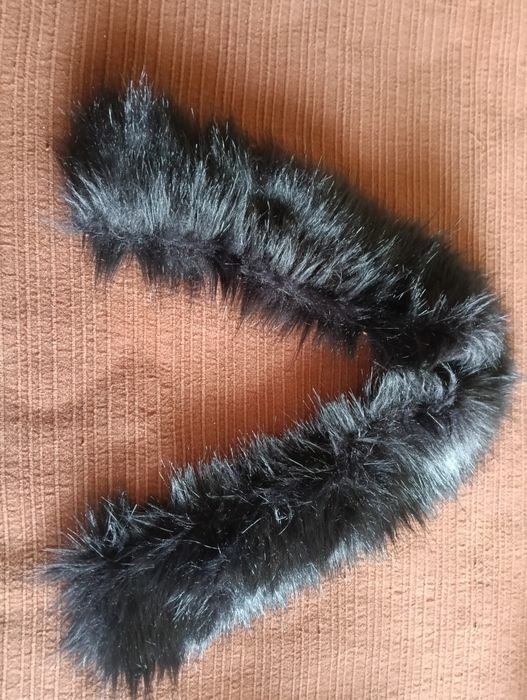 Gola em pêlo em preto