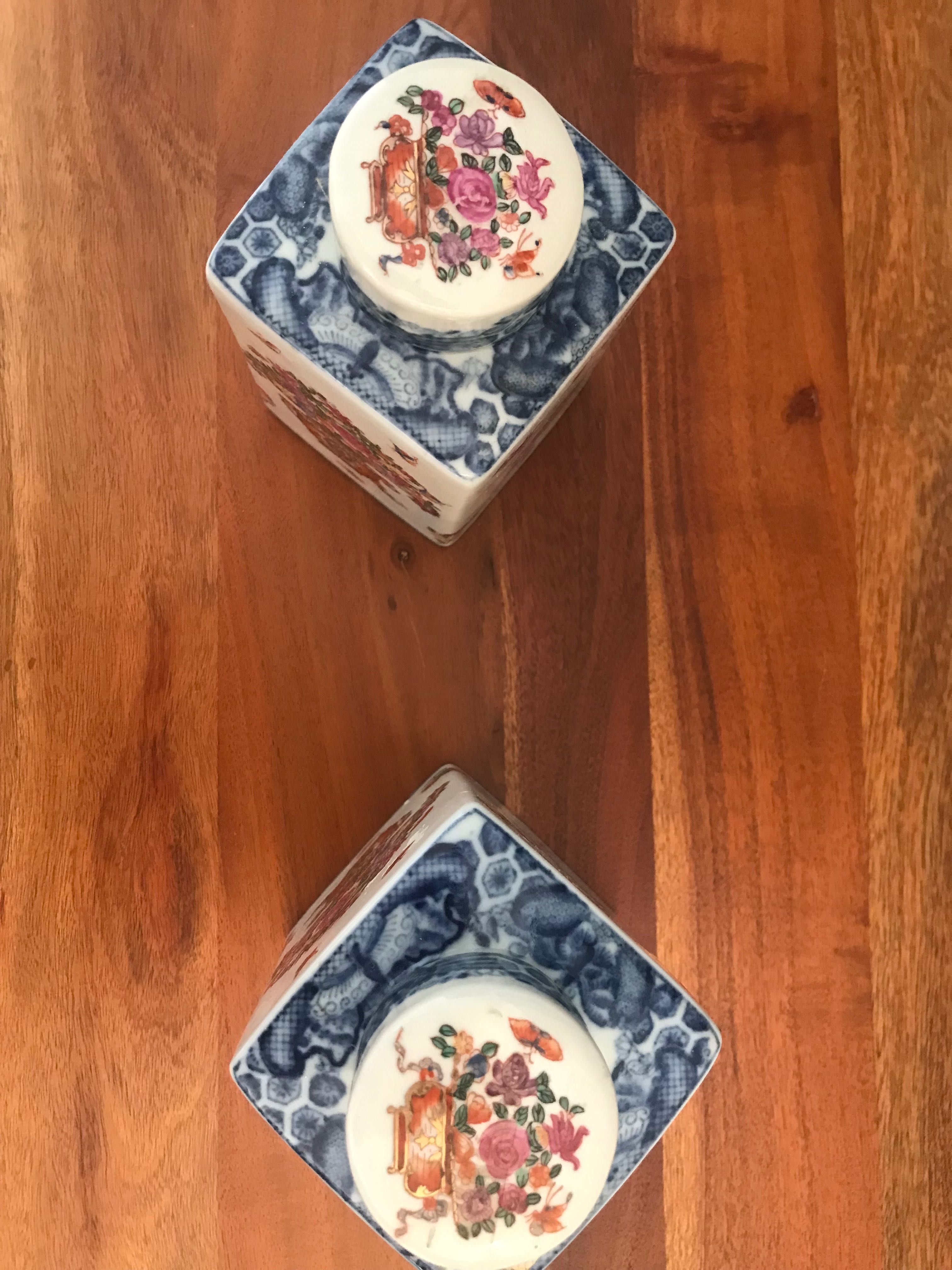 Par Jarras em porcelana chinesa UW 1897 (pintadas à mão)