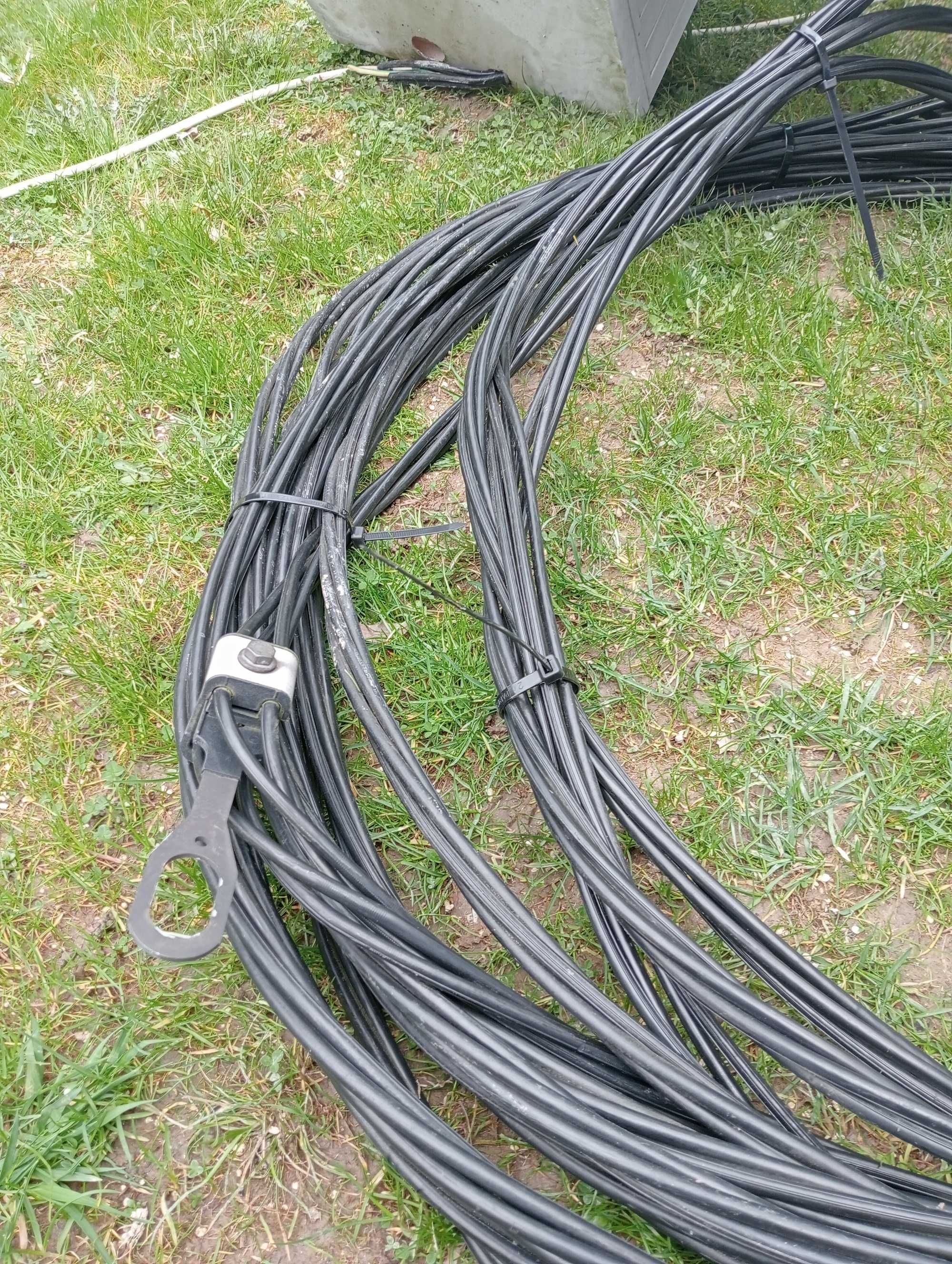 Skrzynka elektryczna i kabel napowietrzny