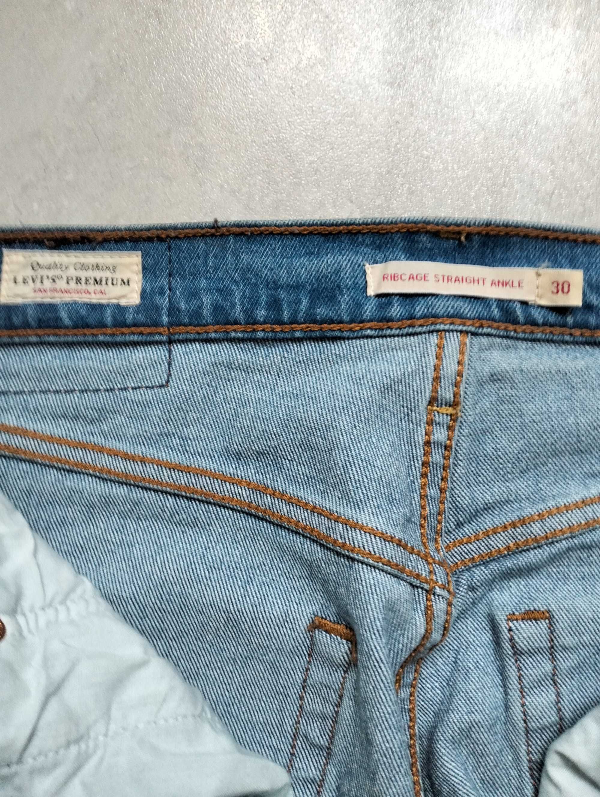 Levis Premium Ribcage Straight Ankle spodnie jeansy róż 30/27