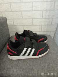 Buty chłopięce. Adidas. 31