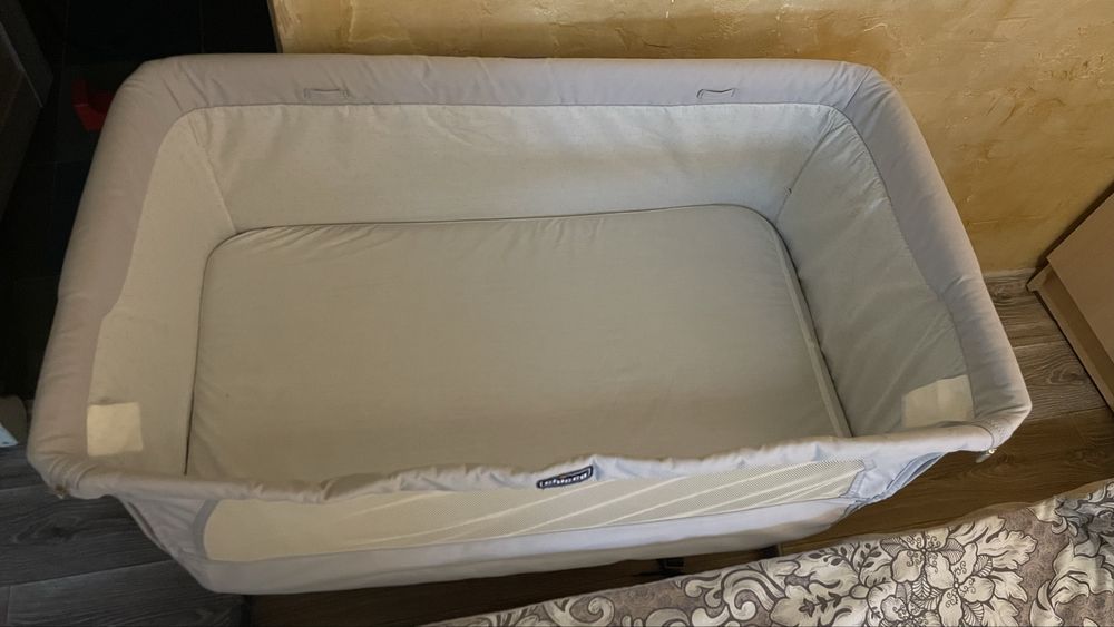 Приставне ліжечко Chicco next2me
