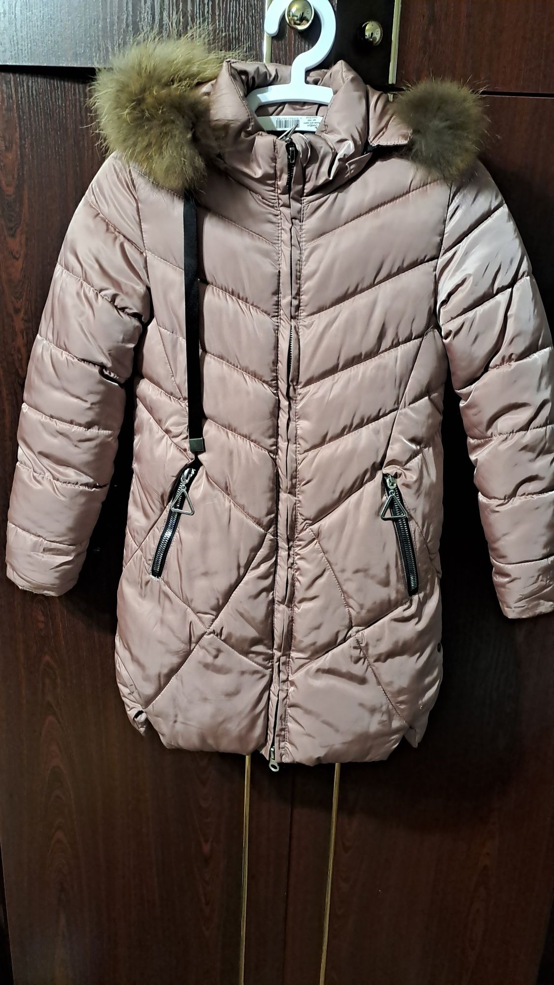 Зимове пальто на дівчинку на зріст 134