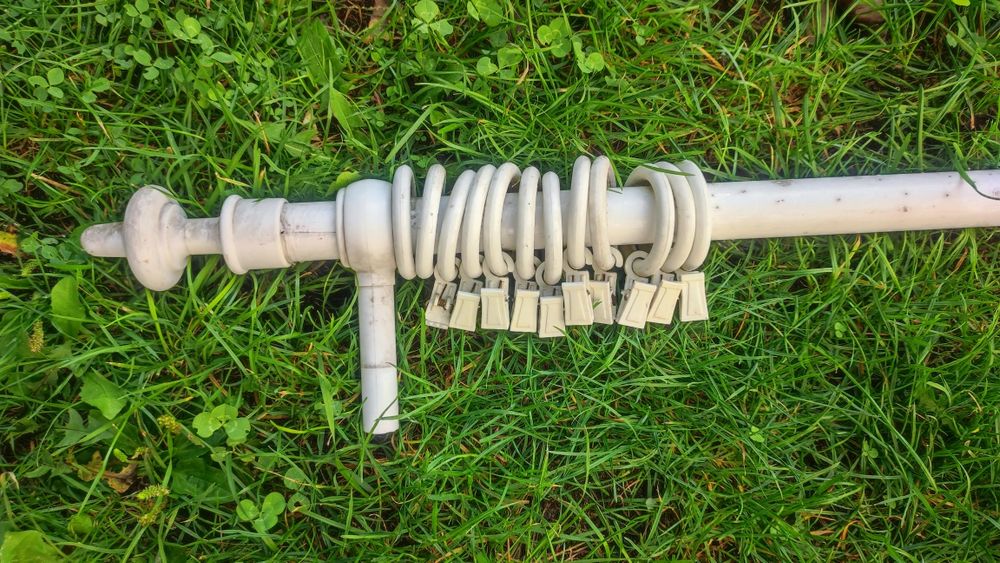 Karnisz bialy.plastikowy, 255cm