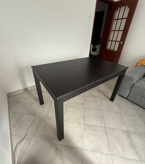 Mesa de jantar + 4 cadeiras