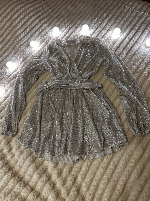 Платье нарядное продам