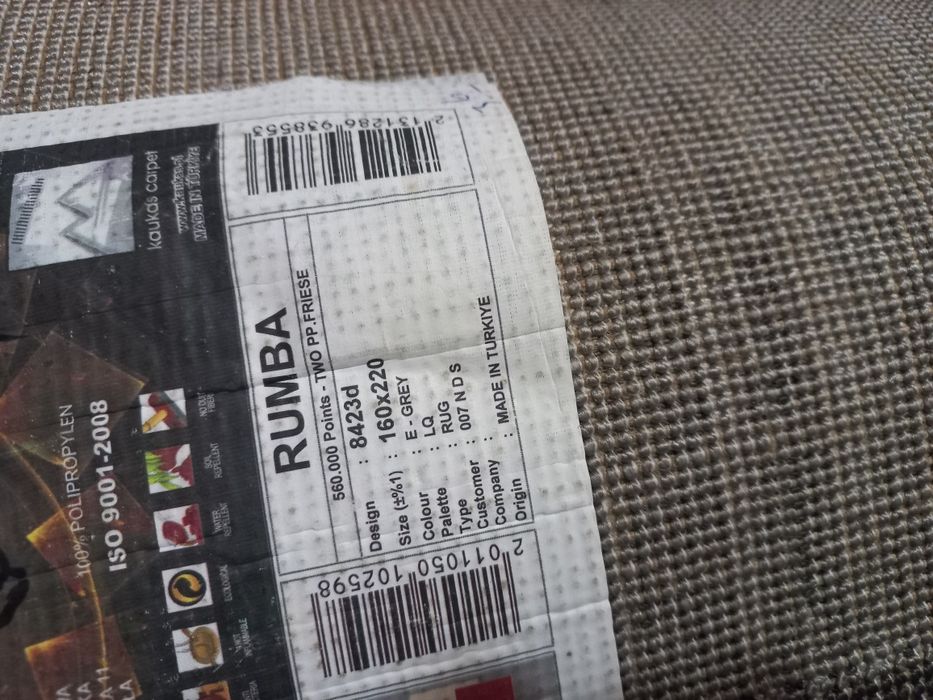 Dwa dywany w różnych rozmiarach